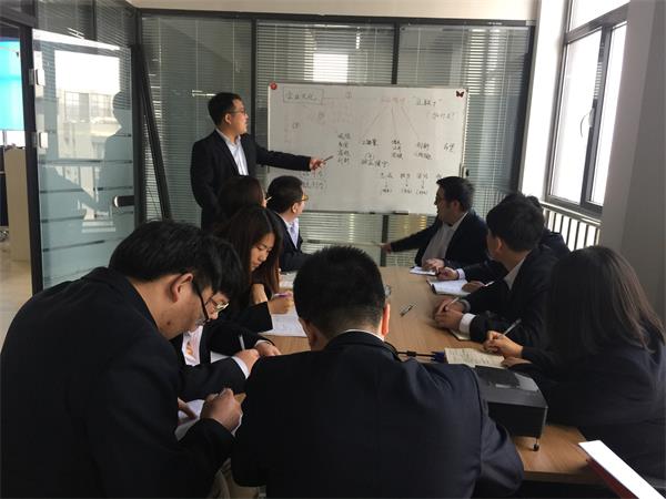217永信贵宾会电商沈阳运营中心经理金帅为各人解说企业文化心灵.jpg 217永信贵宾会电商沈阳运营中心经理金帅为各人解说企业文化心灵.jpg