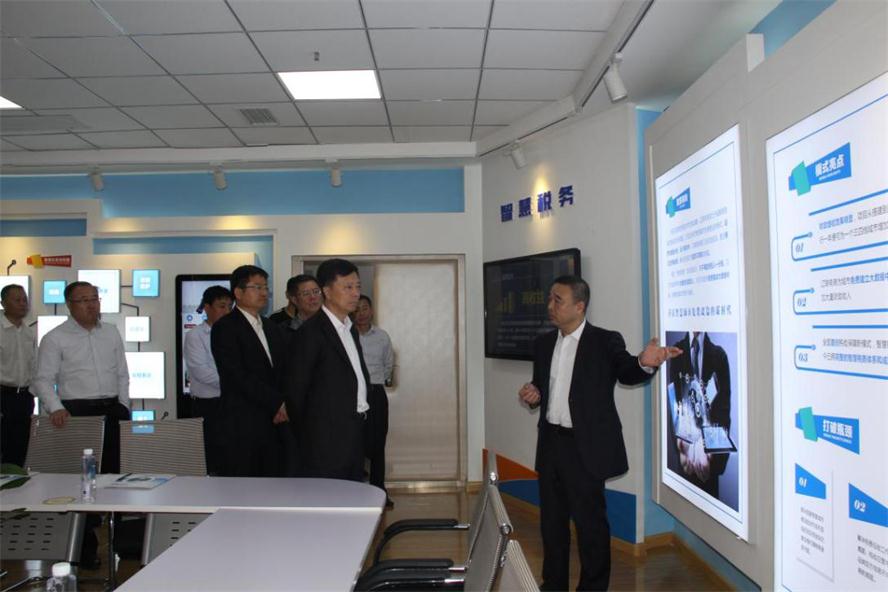 辽阳市市长王一兵莅临217永信贵宾会电商调研.jpg 辽阳市市长王一兵莅临217永信贵宾会电商调研.jpg