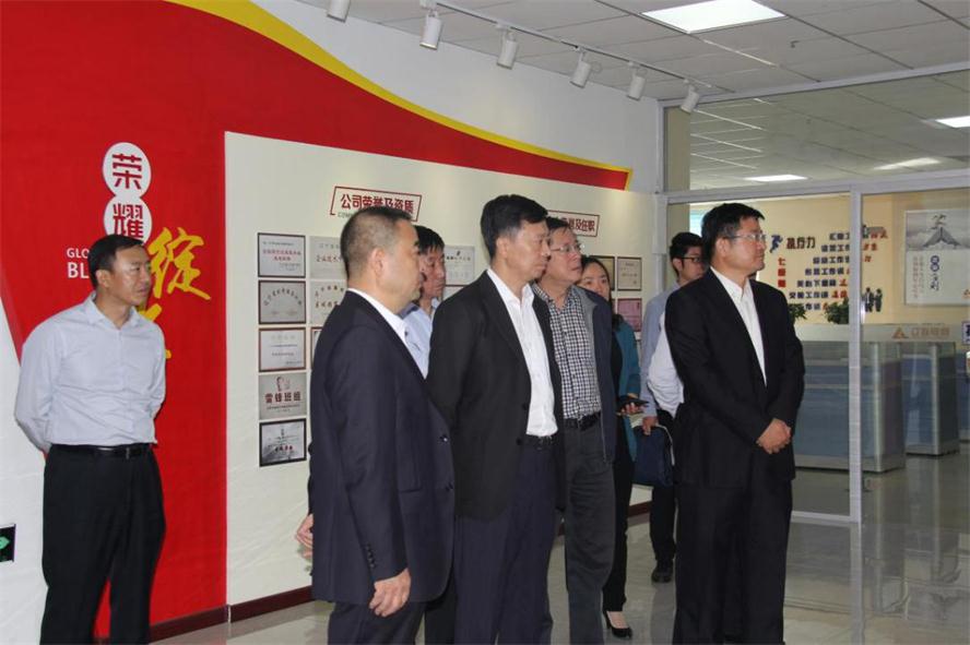 市长王一兵莅临217永信贵宾会电商调研领导.jpg 市长王一兵莅临217永信贵宾会电商调研领导.jpg