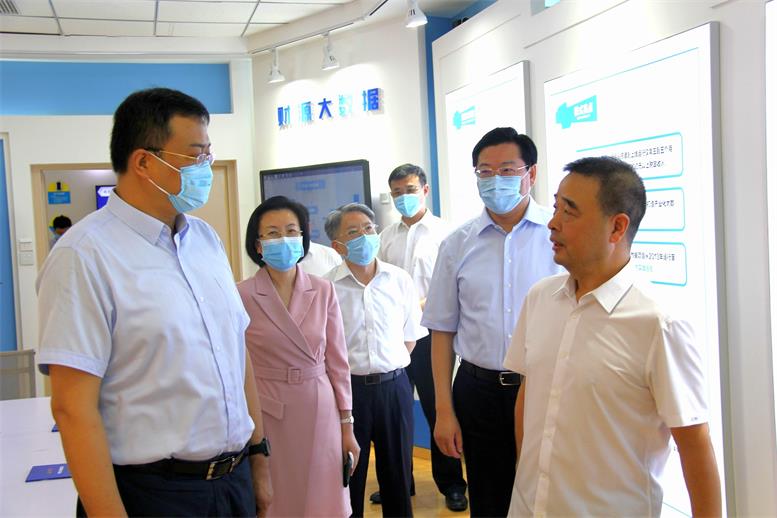 副省长高涛莅临217永信贵宾会信息视察调研.jpg 副省长高涛莅临217永信贵宾会信息视察调研.jpg