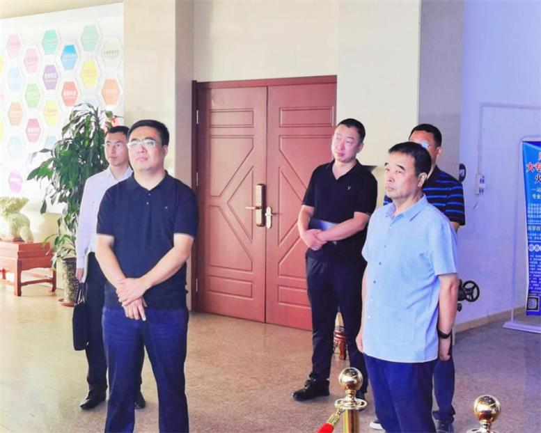 辽阳市白塔区委书记缪万举莅临217永信贵宾会信息调研领导